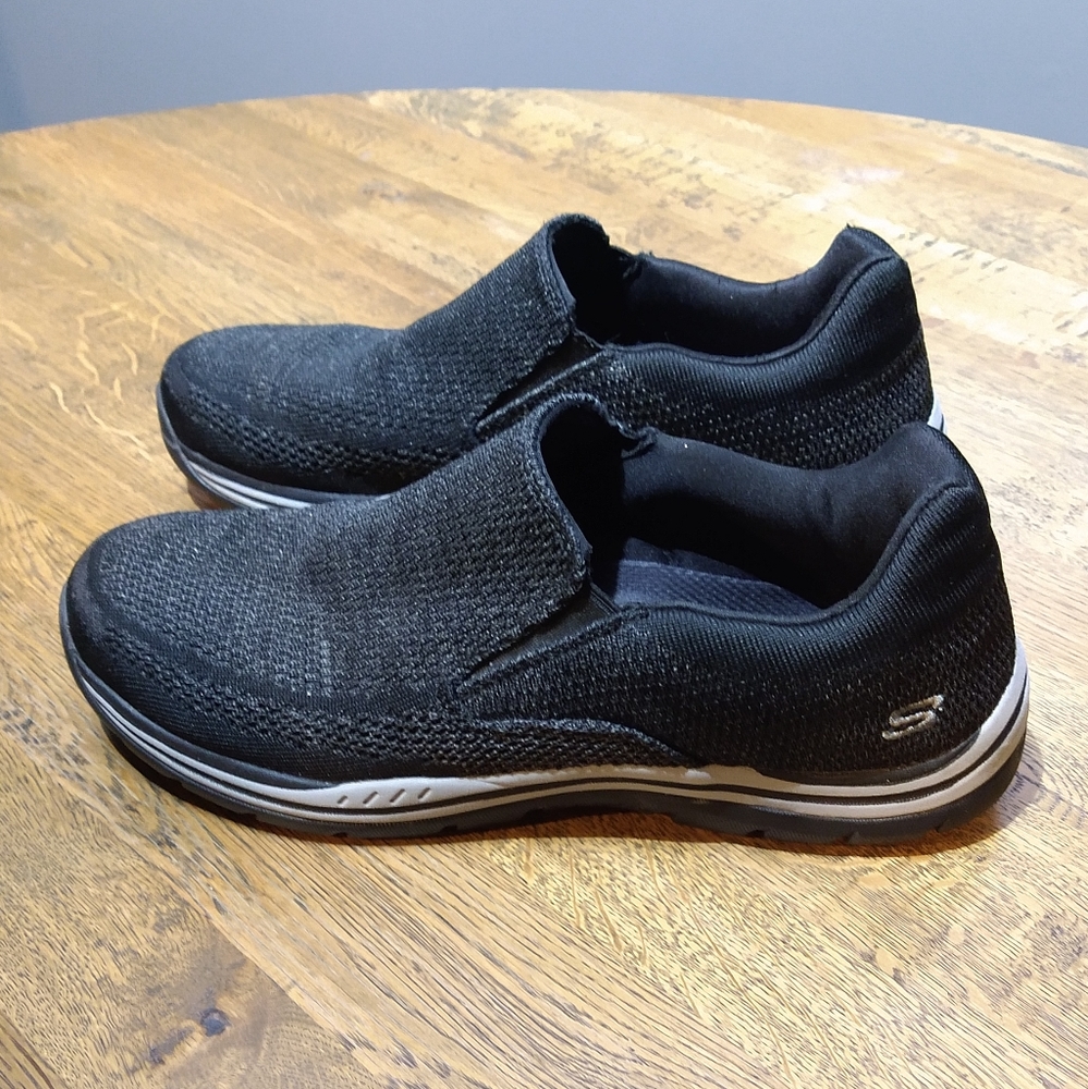 Skechers Relaxed Fit Memory Foam GOMEL Black Slip-On Mens Shoes Sz 11 Air Cooled